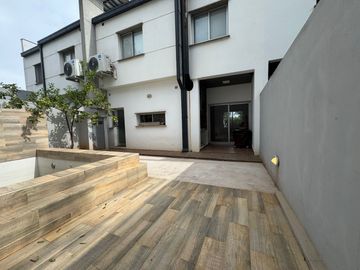Duplex de 3 dormitorios en barrio cerrado Lomas de Alem