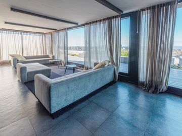 Departamento en venta en La Lucila - Vista al río y cochera