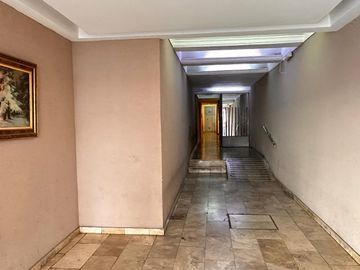 Departamento en venta de 2 ambientes con cochera en Caballito