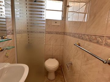 Departamento en venta de 2 ambientes con cochera en Caballito
