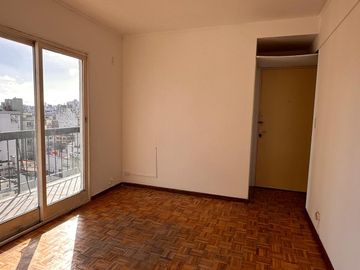 Departamento en venta de 2 ambientes con cochera en Caballito