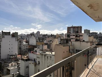 Departamento en venta de 2 ambientes con cochera en Caballito