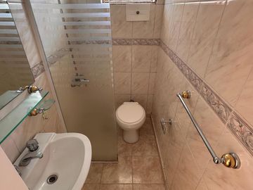 Departamento en venta de 2 ambientes con cochera en Caballito