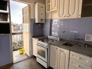 Departamento en venta de 2 ambientes con cochera en Caballito
