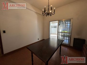 Casa 4 ambientes con independencia en Ituzaingó Norte