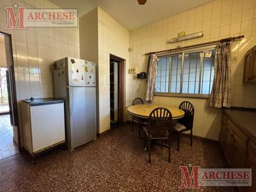 Casa 4 ambientes con independencia en Ituzaingó Norte