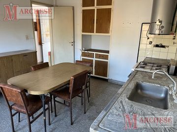 Casa 4 ambientes con independencia en Ituzaingó Norte
