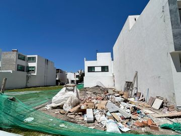VENTA DE CASA NUEVA EN LA ANTIGUA CEMENTERA 5 RECAMARAS (SOTANO)