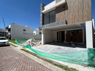 VENTA DE CASA NUEVA EN LA ANTIGUA CEMENTERA 5 RECAMARAS (SOTANO)