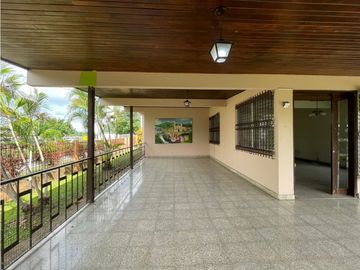 Venta de Casa de esquina en Penonomé, Calle Damián Carles.
