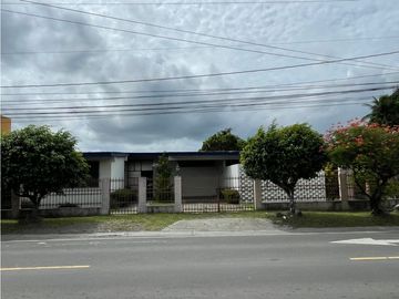 Venta de Casa de esquina en Penonomé, Calle Damián Carles.