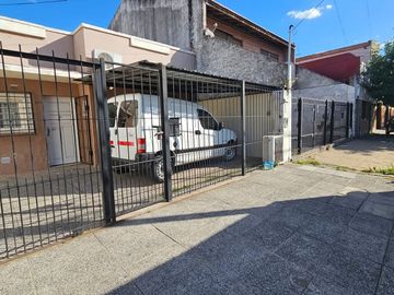 VENTA CASA 5 AMBIENTES RAMOS MEJIA LOTE PROPIO