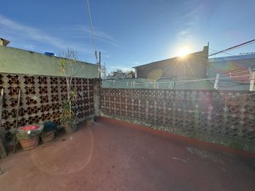 VENTA PH  5 AMB FLORES S/EXPENSAS PATIO Y TERRAZA
