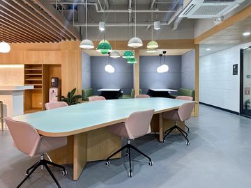 Book serviced workspace for businesses of all sizes in Spaces PNB Makati Center