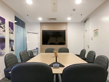 Serviced office space for 15 employees in Regus Mckinley Town Center