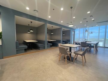 Book serviced office space for businesses of all sizes in Regus Colours Town Center