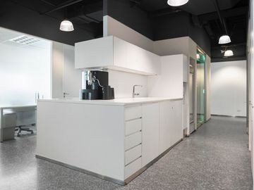 Book serviced office space for businesses of all sizes in Regus Gateway Tower