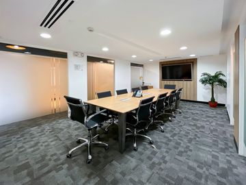Move into ready-to-use office space for 15 employees in Regus Marco Polo