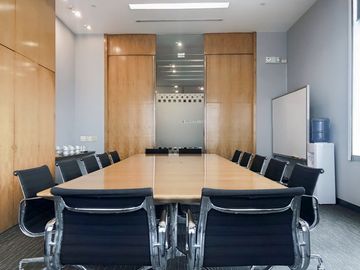 Private office space tailored to your business’ unique needs in Regus Enterprise Makati