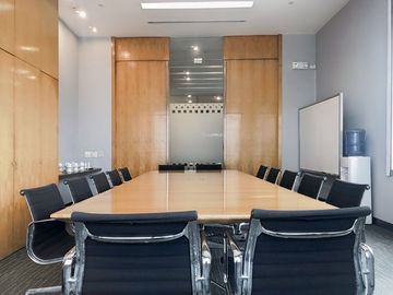 Private office space tailored to your business’ unique needs in Regus Enterprise Makati