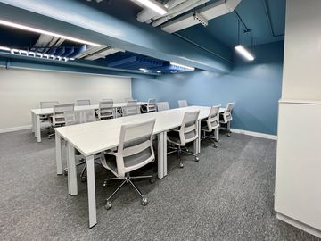 Book serviced office space for businesses of all sizes in HQ Triumph Building