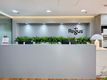 All-inclusive access to coworking space in Regus Triumph Square