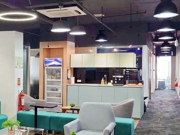 Professional office space in Regus Clark Center 07 on fully flexible terms