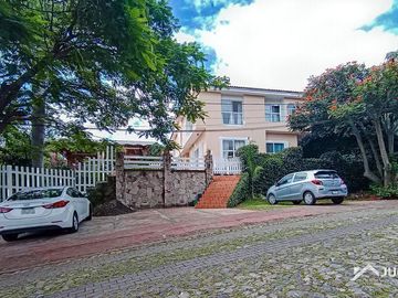 Casa con alberca en venta en Las Cañadas, Zapopan