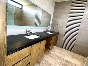 Casa en venta con alberca con vista campo de golf en Las Cañadas, Zapopan