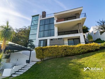 Casa en venta con alberca con vista campo de golf en Las Cañadas, Zapopan