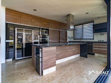 Casa en venta con alberca con vista campo de golf en Las Cañadas, Zapopan