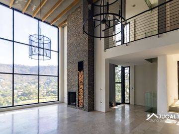 Casa en venta con alberca con vista campo de golf en Las Cañadas, Zapopan
