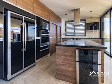 Casa en venta con alberca con vista campo de golf en Las Cañadas, Zapopan