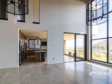 Casa en venta con alberca con vista campo de golf en Las Cañadas, Zapopan