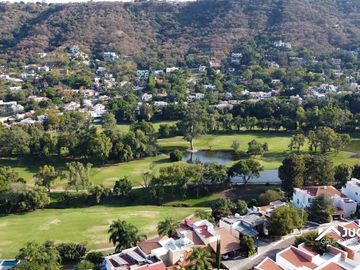 Casa en venta con alberca con vista campo de golf en Las Cañadas, Zapopan