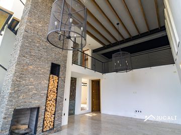Casa en venta con alberca con vista campo de golf en Las Cañadas, Zapopan