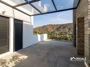 Casa en venta con alberca con vista campo de golf en Las Cañadas, Zapopan