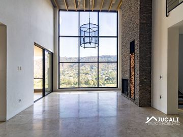 Casa en venta con alberca con vista campo de golf en Las Cañadas, Zapopan