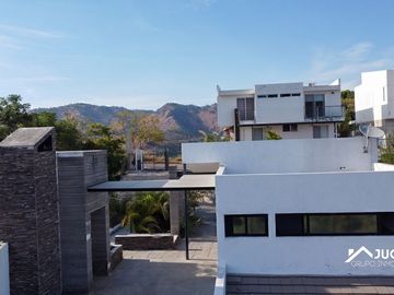 Casa en venta con alberca con vista campo de golf en Las Cañadas, Zapopan