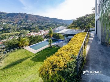 Casa en venta con alberca con vista campo de golf en Las Cañadas, Zapopan