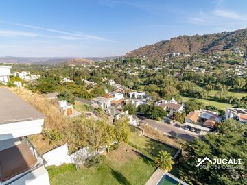 Casa en venta con alberca con vista campo de golf en Las Cañadas, Zapopan