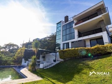 Casa en venta con alberca con vista campo de golf en Las Cañadas, Zapopan