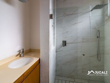 Casa en venta con alberca con vista campo de golf en Las Cañadas, Zapopan