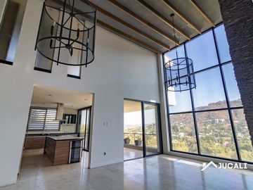 Casa en venta con alberca con vista campo de golf en Las Cañadas, Zapopan