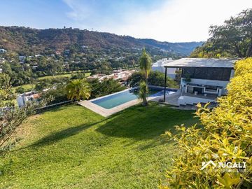 Casa en venta con alberca con vista campo de golf en Las Cañadas, Zapopan
