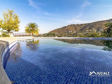 Casa en venta con alberca con vista campo de golf en Las Cañadas, Zapopan
