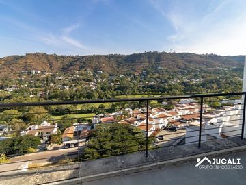 Casa en venta con alberca con vista campo de golf en Las Cañadas, Zapopan