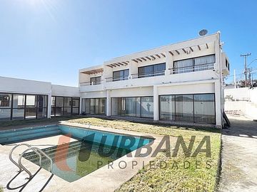EXCLUSIVA CASA EN LA CIUDAD DE ANDACOLLO