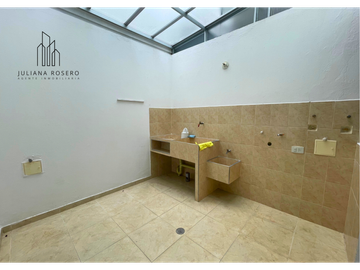 VENDO HERMOSA CASA EN MONTEMAYOR (VARIANTE)
