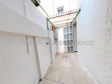 Casa en Venta en Villas del Campo Calimaya GIS 26-266
